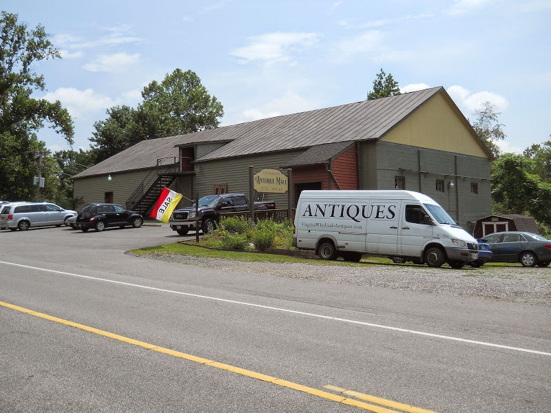 Tuckahoe Antiques ~ rt. 151 logo